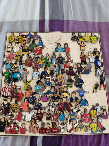 Football player pin - pin, badges