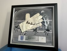 Gordon Banks England Signed Autographed Goalkeeper Glove - Bubble Framed COA