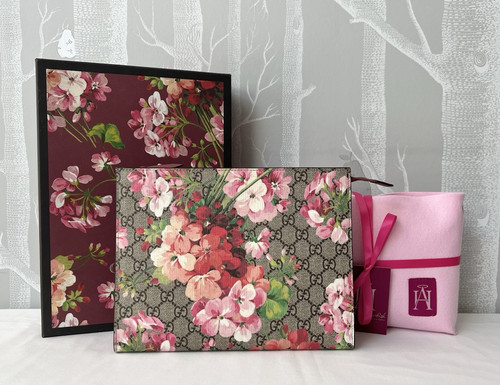 Gucci blooms pouch with - gucci,
