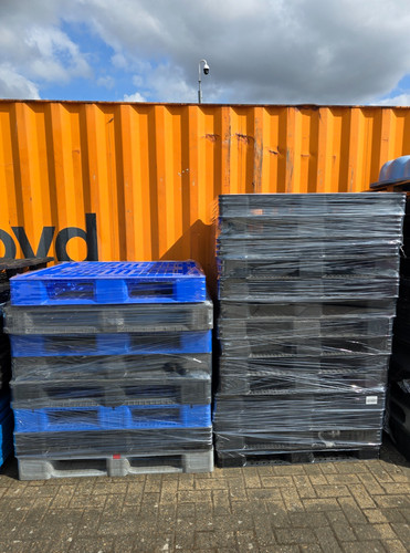 Job lot mixed plastic pallets - lot,