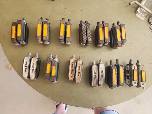 Lot pairs of pedals - of,