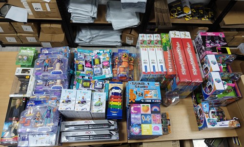 Toy job lot 104 items - toy,