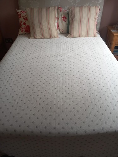 Stylish white grey spot design - white/grey,