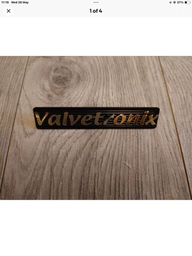 Vox valvetronix logo badge - vox,