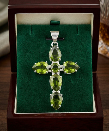 Green peridot gemstone - peridot,