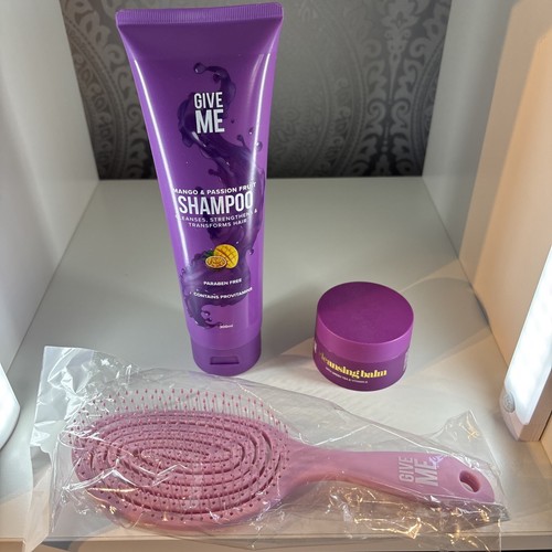 Give cosmetics beauty - me,