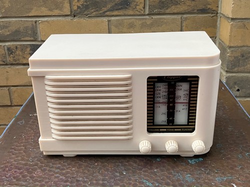Vintage bakelite valve radio