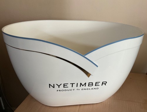 Nyetimber champagne bath/