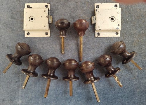 Used round brown bakelite - round,