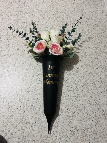 Loving memory grave - in, spike