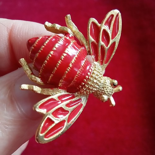 Gold tone red - tone,
