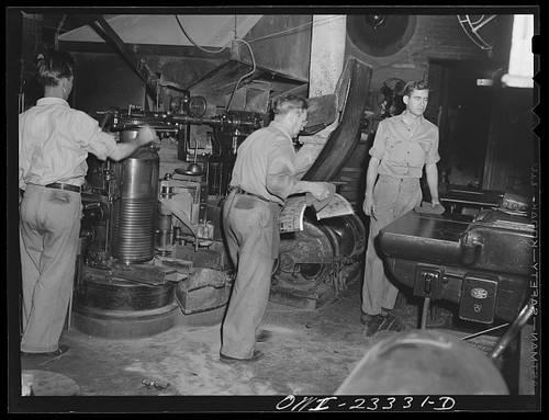 Photo 1940s factory workers - factory,