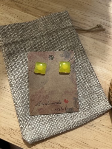 Small square yellow studs - square,