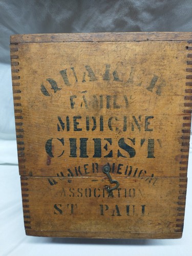 Antique wood quaker family - wood,