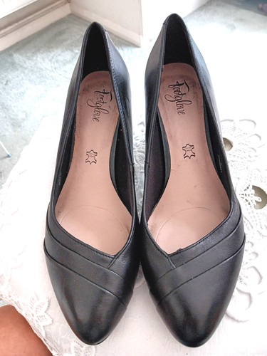 Ladies size black leather - size,