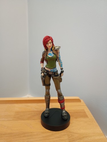 Borderlands lilith figure - 3,
