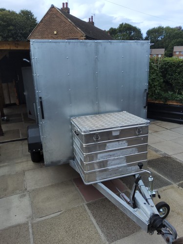 Large braked single wheel - wheel, box