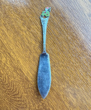 VINTAGE SCOTTISH BAGPIPER SOUVENIR BUTTER SPREADER ENAMEL FIGURE EXQUISITE PLATE