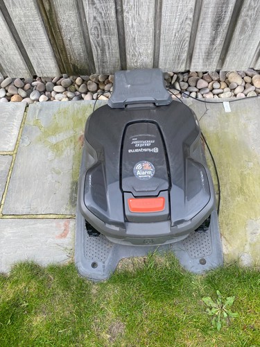 Husqvarna 305 with connect - husqvarna,