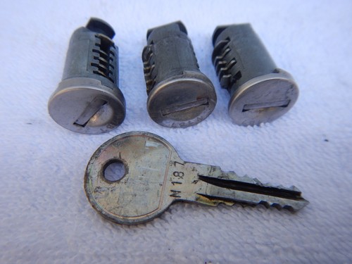 Thule lock cores with keys - lock,