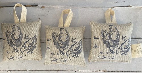 Emily bond chickens fabric - bond,