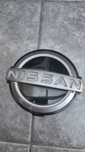 Nissan leaf ze1 badge - nissan,