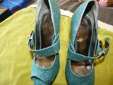 BNIB GORGEOUS JADE GREEN SPARKLE PLATFORM HEELS BY ANN MICHELLE IN SIZE 3.