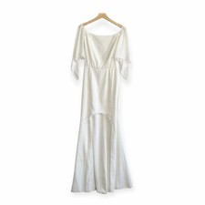 Rime Arodaky off the shoulder