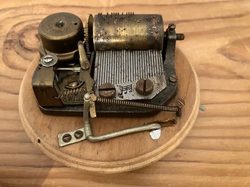 Reuge musical box - box, mechanism
