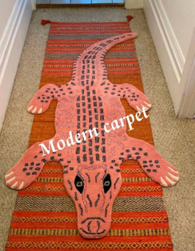 Crocodile shape tufted rug - shape,