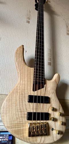 Cort plus bass guitar - plus,