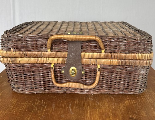 Vintage wicker picnic - vintage,