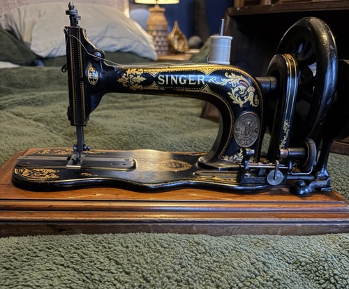 Singer vintage antique - antique, sewing