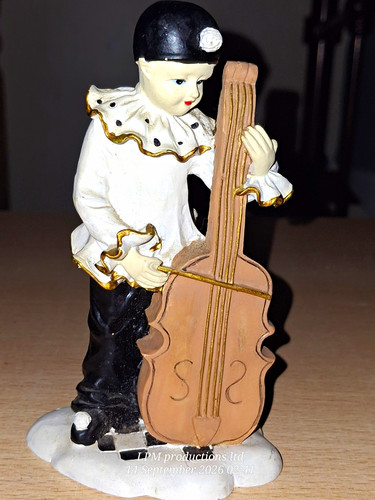 Pierrot clown musician - pierrot,