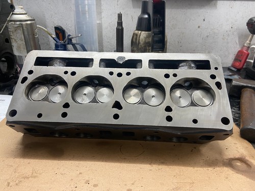 Cylinder head triumph - -,
