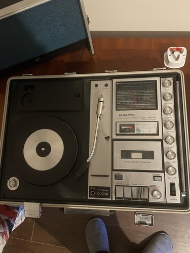 Sanyo music system 2615ez - music,