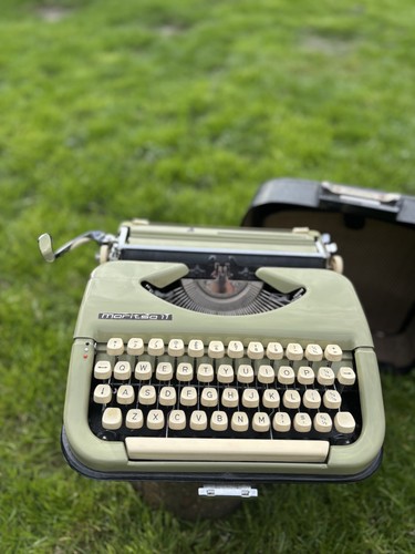 Maritsa typewriter with - 11,
