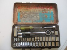 39 PIECE CHROME SOCKET SET - 3/8" & 1/4" DRIVE - METRIC & AF SOCKETS