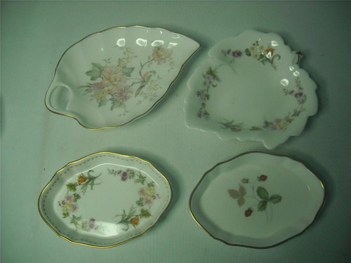 Four doulton wedgwood - doulton, trinket