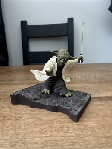 Yoda jedi figure - yoda,