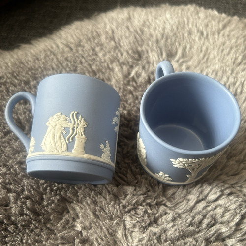Wedgwood blue white - &,