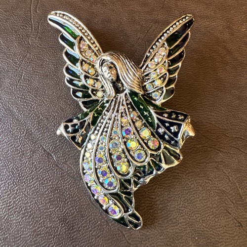 Winged guardian angel - guardian,