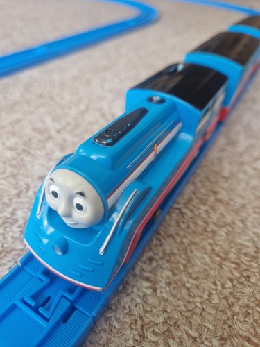 Tomy trackmaster thomas train - tomy,