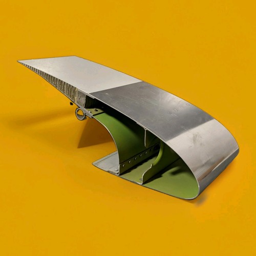 Boeing 757 wing slat - wing, cut