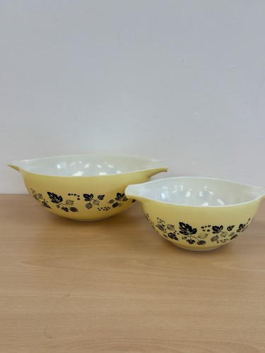 Pair vintage pyrex yellow - pyrex,