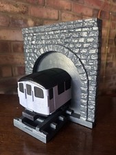 London Underground northern line Tube Train And Tunnel Model