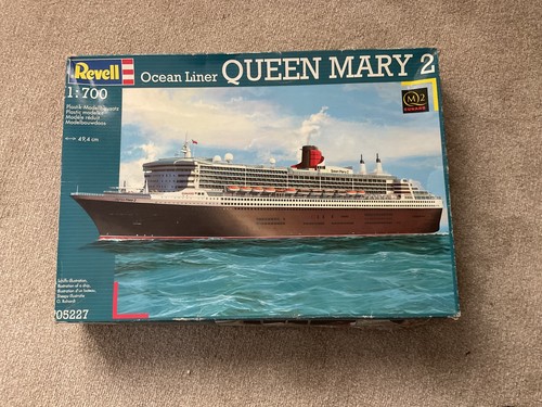 Revell 700 queen mary with - queen,