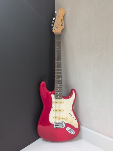 Red rockburn stratocaster - red,