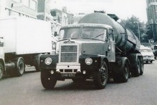 B/W PHOTO: UNITED DAIRIES SCAMMELL HIGHWAYMAN ARTIC MILK TANKER - UHR 890