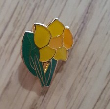 Daffodil Pin, Floral Enamel Pin, Very Good Condition